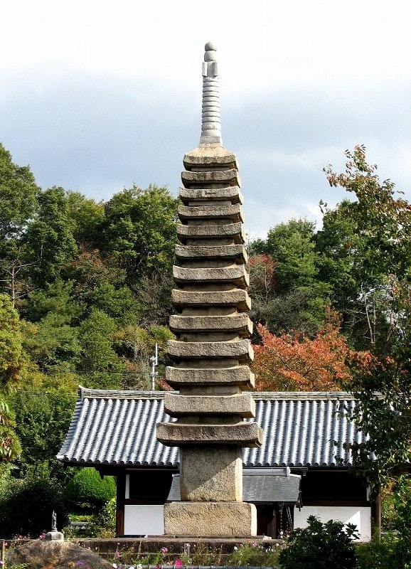 奈良市 般若寺十三重石塔 - 愛しきものたち