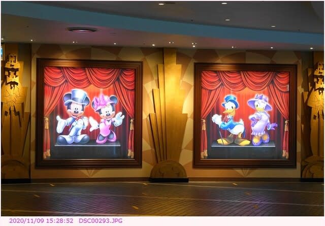 ミッキー ミニー ショーウインドウ ディスプレイ 都内散歩 散歩と写真 ミッキー ミニー ショーウインドウ ディスプレイ 都内散歩 散歩と写真