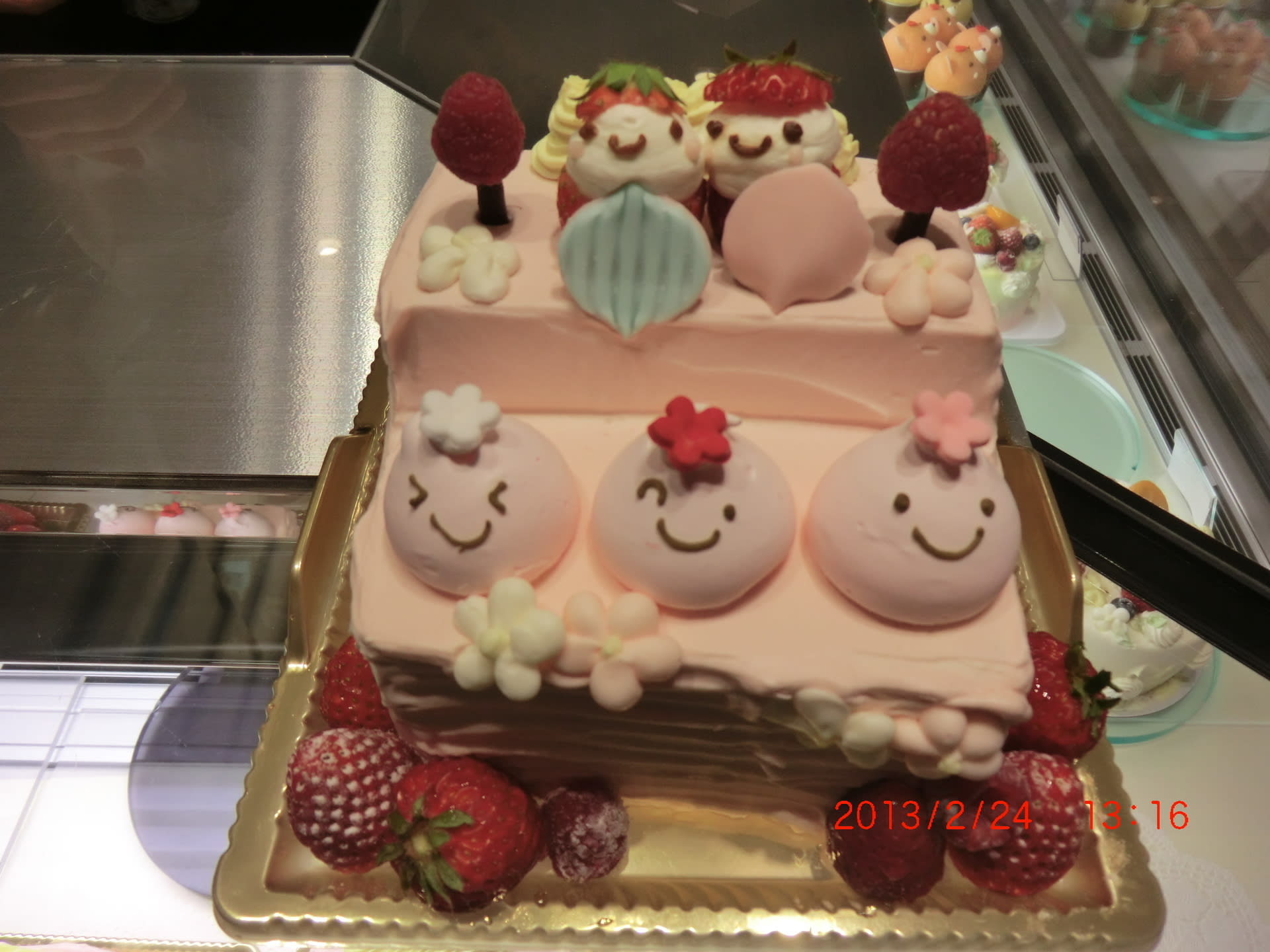 ロリオリの可愛い雛祭りケーキ 伊勢丹新宿本店 投稿者 佐渡の翼 佐渡の翼