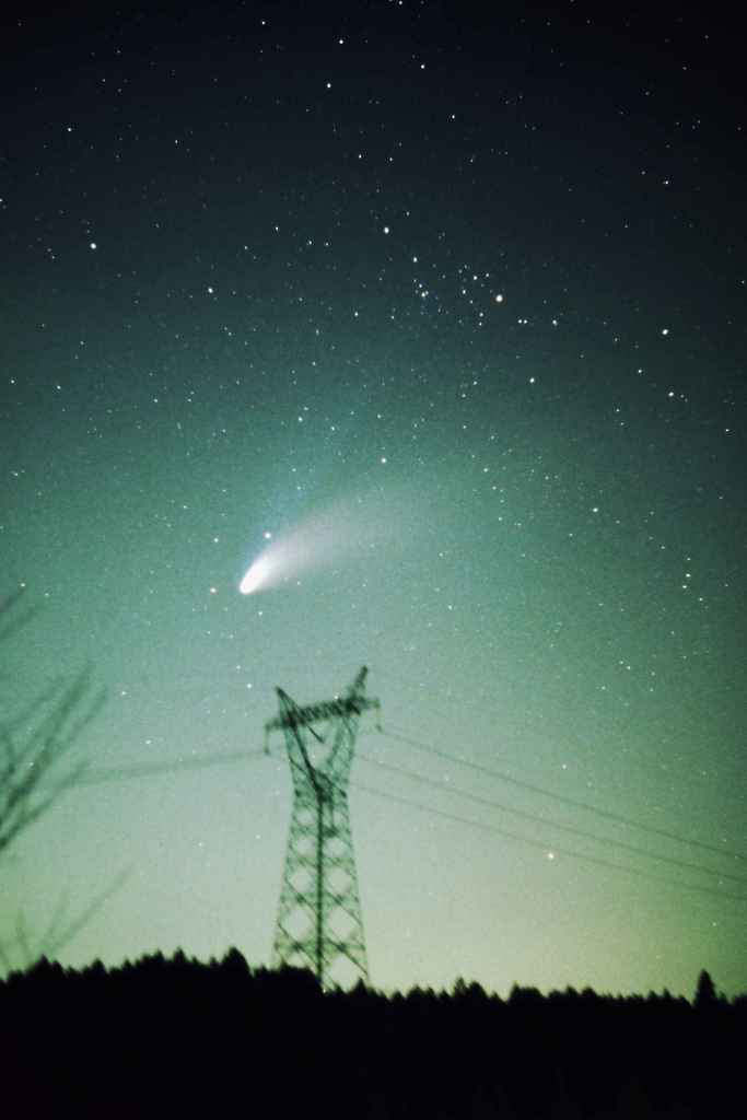 ２３年前に山で撮影したヘール ボップ彗星を載せました 新星空の友