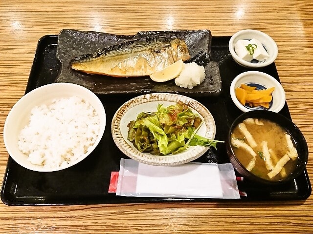 山内農場 浦安駅前店 で焼き魚定食 年7月19日 マース 塩 のブログ