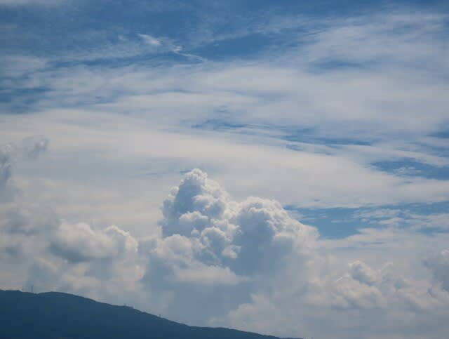 東山上空の雲