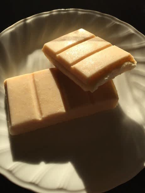 濃厚ホワイトチョコ トリプルホワイト板チョコアイス ホワイトチョコ バニラアイス ホワイトチョコソース フレークのザクザク食感もプラス 森永 板チョコアイス 新ひだまりかふぇ 濃厚ホワイトチョコ トリプルホワイト板チョコアイス ホワイトチョコ バニラアイス ホワイトチョコソース フレークのザクザク食感もプラス 森永 板チョコアイス 新ひだまりかふぇ