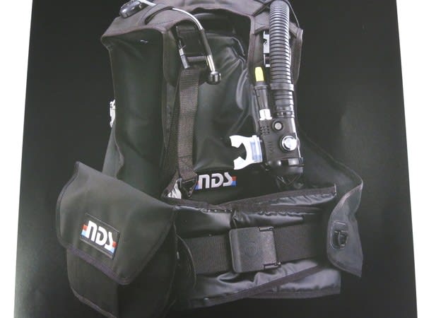 NDS.FタイプBCジャケットはDタイプのポケットも取付可能です 