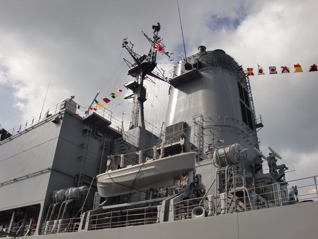 海上自衛隊 補給艦「ときわ」一般公開 - 流浪オヤジの探検日記