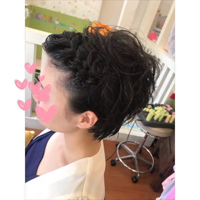 結婚式のショートのヘアセットアレンジ りょうりのだいもんけ