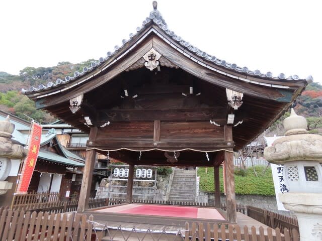 北野天満神社　拝殿　拝懸魚と降懸魚