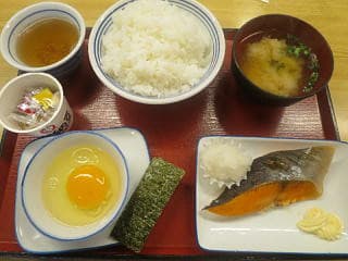 理想の和朝食は ご飯 味噌汁 焼き魚 納豆 生卵 海苔 Butataroの岡山グルメ紀行