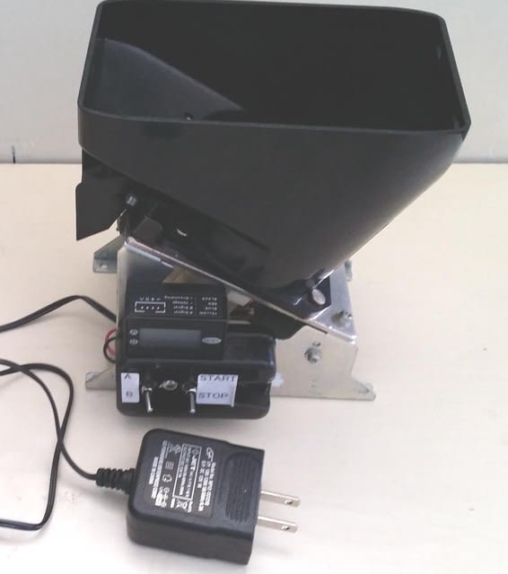 パチスロの台間メダルサンドのホッパーを再利用した電動硬貨計数 パチスロの台間メダルサンドのホッパーを再利用した電動硬貨計数