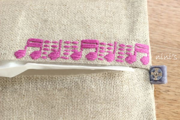 音符の刺繍ティッシュケース ブルーベリーの木陰から