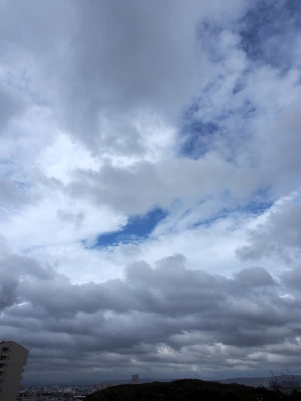 重い雲 曇り空 By 空倶楽部 決勝ｔの朝焼け いつでも 好きな時に