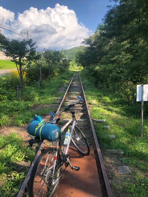 のんびりと自転車で走ってる時 ストーカーしてくる車