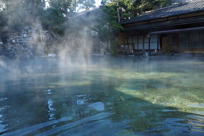 朝の龍宮の湯02 湯気立つ龍宮の湯