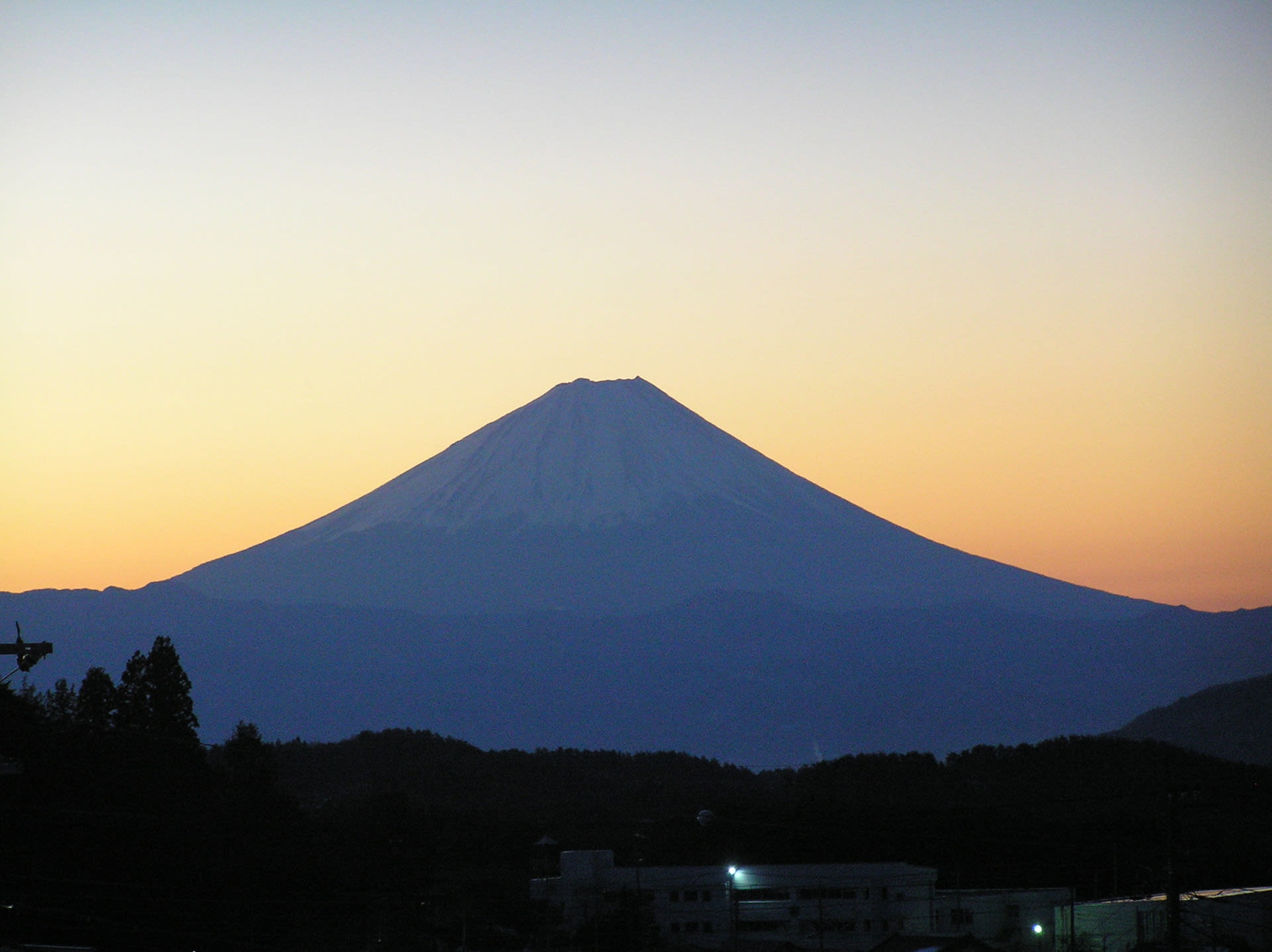 富士山 シルエット ２０１３ 1月29日 しろべー 富士山 甲斐駒ケ岳 八ヶ岳 小海線 ほうとう