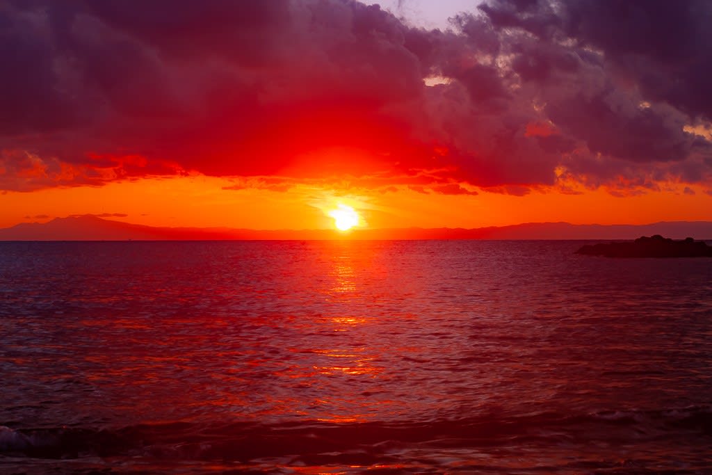 相模湾の夕日の写真