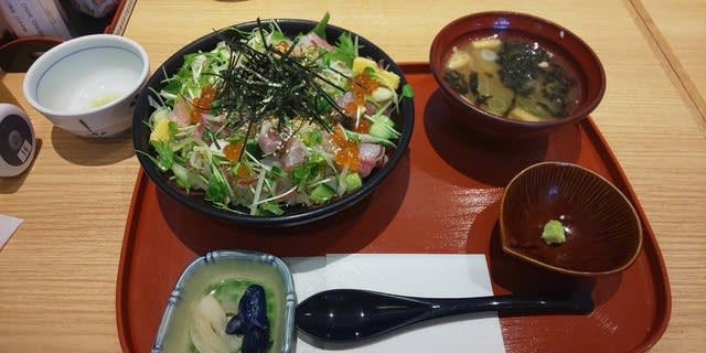 初の金沢は漁業組合直営のファミリー向けなお店で食べる かがのと鮮魚処旬魚亭 金沢 Nobutaと南の島生活in沖縄本島リターンズ