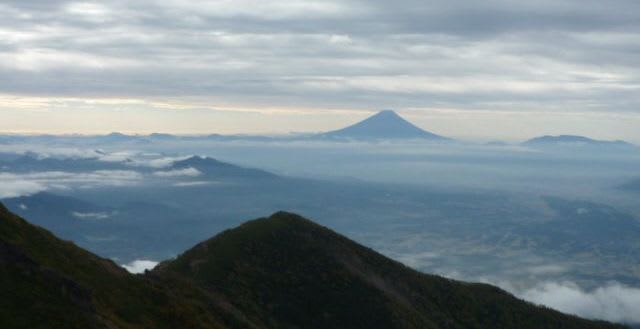 権現岳頂上から見た富士山