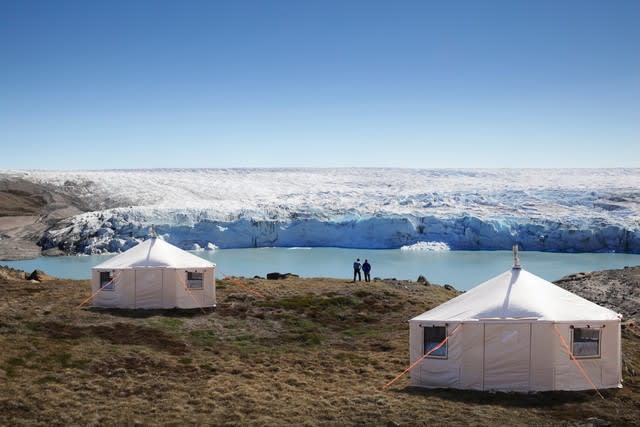 グリーンランド カンゲルルススアークの氷河のほとりでのキャンプ体験 世界の旅アレコレ