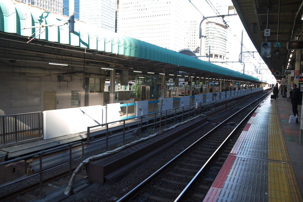 東京駅を発着する京浜東北線南行き１０１７ｂ 快速大船行き 緑には 東京しかない