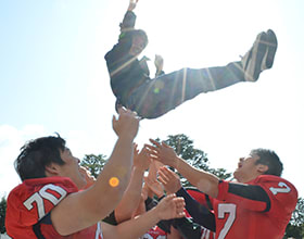 サクラ前線神戸大に 前期入試合格発表 神戸大学ニュースネット委員会 携帯版