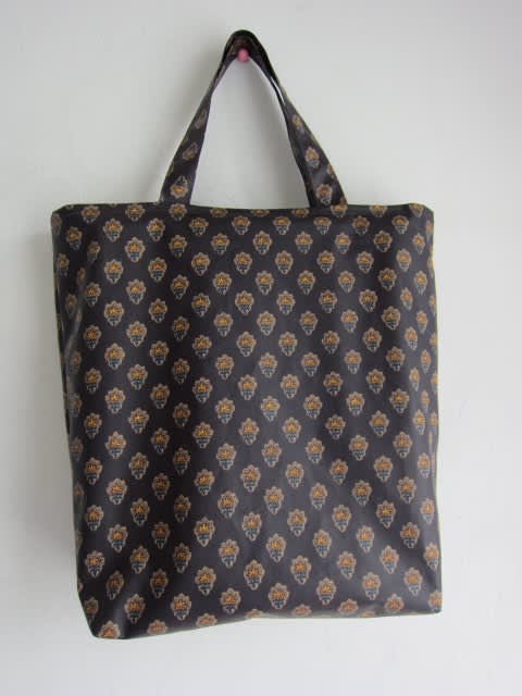 ソレイアード生地のトートバッグ ハンドメイドの日々 ソレイアード生地のトートバッグ ハンドメイドの日々