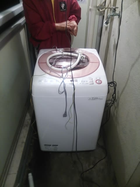 ベランダに縦型全自動洗濯機を設置 電気屋さんの独り言