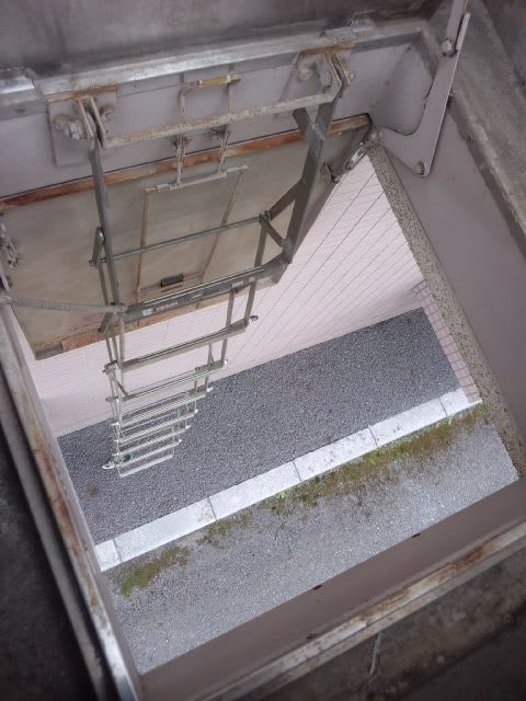 格安即決 エストアホーム避難はしご 避難ロープ 避難梯子 ２階 窓枠用 3m 蛍光テープ付 防災グッズ 防災用品 地震対策 