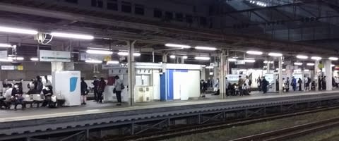 平日の夜8時台の北関東の駅(小山駅)