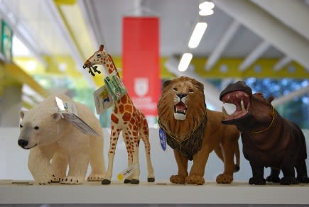 ズーラシアお土産コーナーにあった動物達。実に見事な出来栄えに全部欲しいとか思ったが\u2026