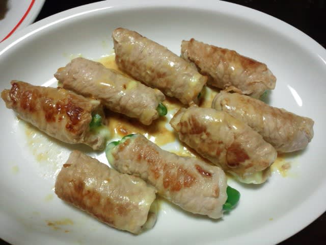 豚肉ピーマンチーズ巻き おくらとベーコンの天ぷら ワカメとレタスのサラダ Buhikoの徒然食日記