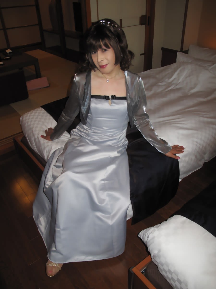 プラチナカラーのドレス・伊豆旅行の思い出(3) - 深月愛のフォトブログ(私は死ぬまで女装をやめられない)