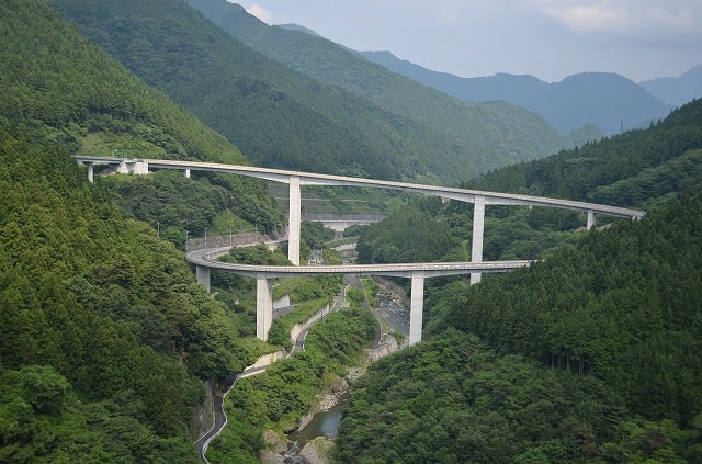 山梨旅行 雷電廿六木橋ループ橋 しあわせのおすそわけ