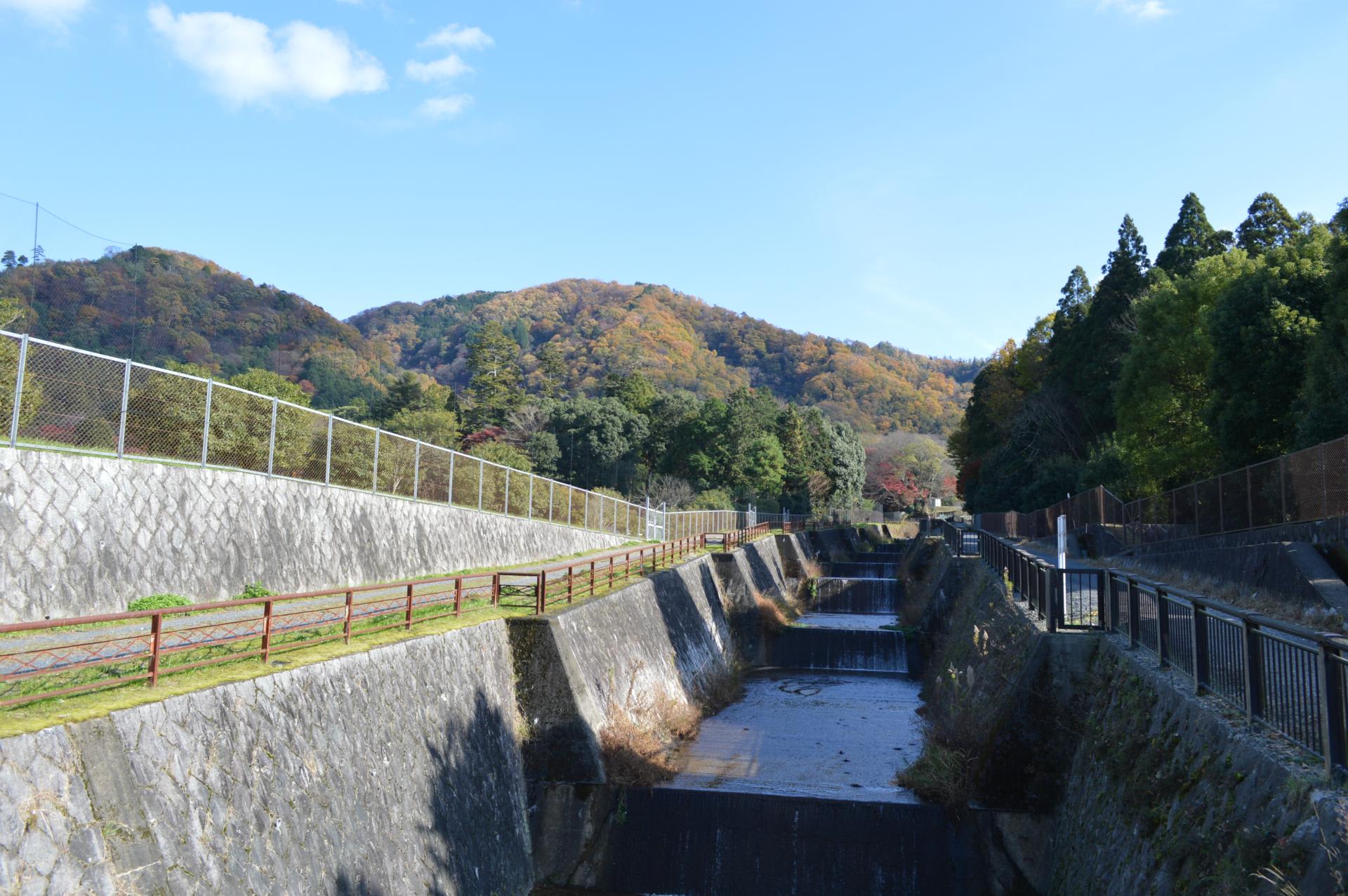 音羽川 この上流は 雲母坂 を通って 比叡山への道 アートプラス京めぐり