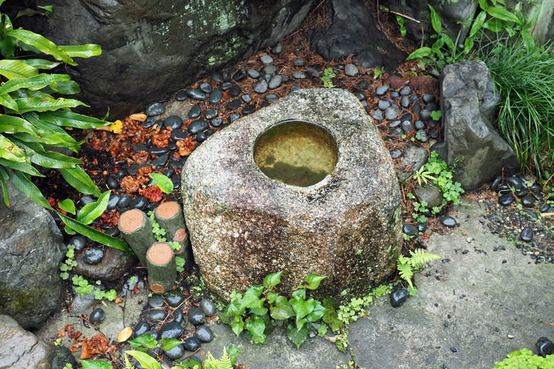 手水鉢 庭の手水鉢