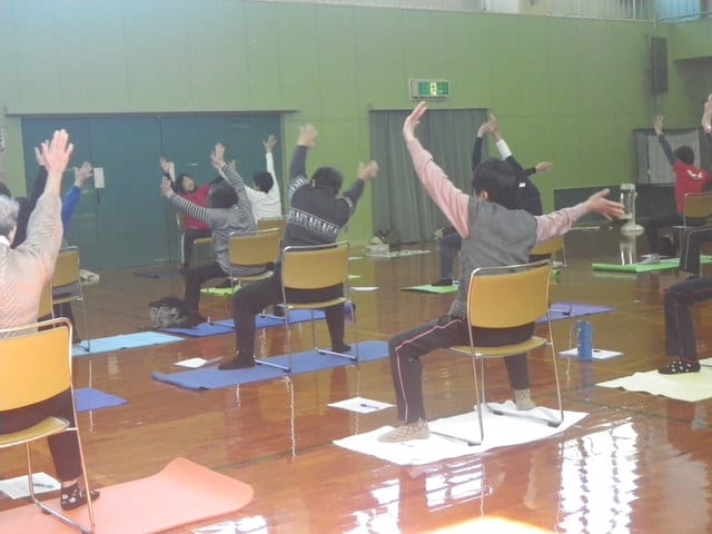 椅子に座ってできるストレッチで骨盤のゆがみ改善 伊勢市 姿勢改善skストレッチ インストラクター辻出美香 公式サイト 椅子に座ってできるストレッチで骨盤のゆがみ改善 伊勢市 姿勢改善skストレッチ インストラクター辻出美香 公式サイト