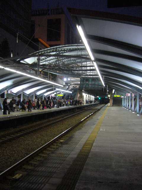 ユニバーサルシティ駅
