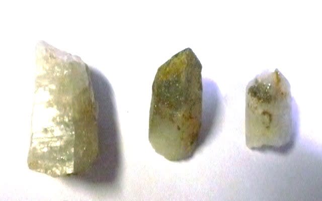 小俣町湯田の造成地産の 「石英脈の晶洞より産した水晶」