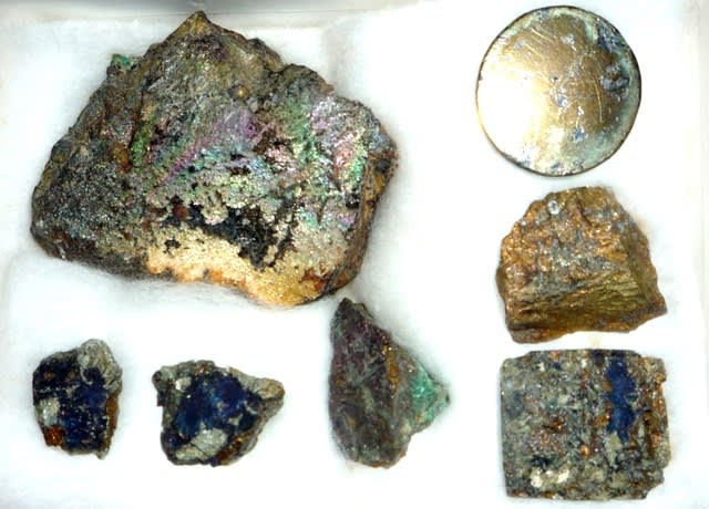 赤崎鉱山産・各種の銅鉱石