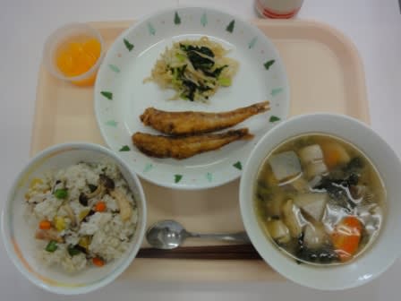今日の給食 秋の香りごはん 学校の様子