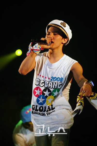 釜山コンサートのジヨン やっぱりtシャツ似合う お揃いのバンダナ Gドラゴン ジヨン中毒