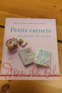 Petits Carnets クロスステッチのブックカバー マリーのアトリエ