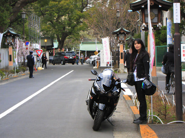 小さいおじさん? 大宮八幡宮 - ZZR1400 PHANTOM Ninja 黒影 小さいおじさん? 大宮八幡宮 - ZZR1400 PHANTOM Ninja 黒影