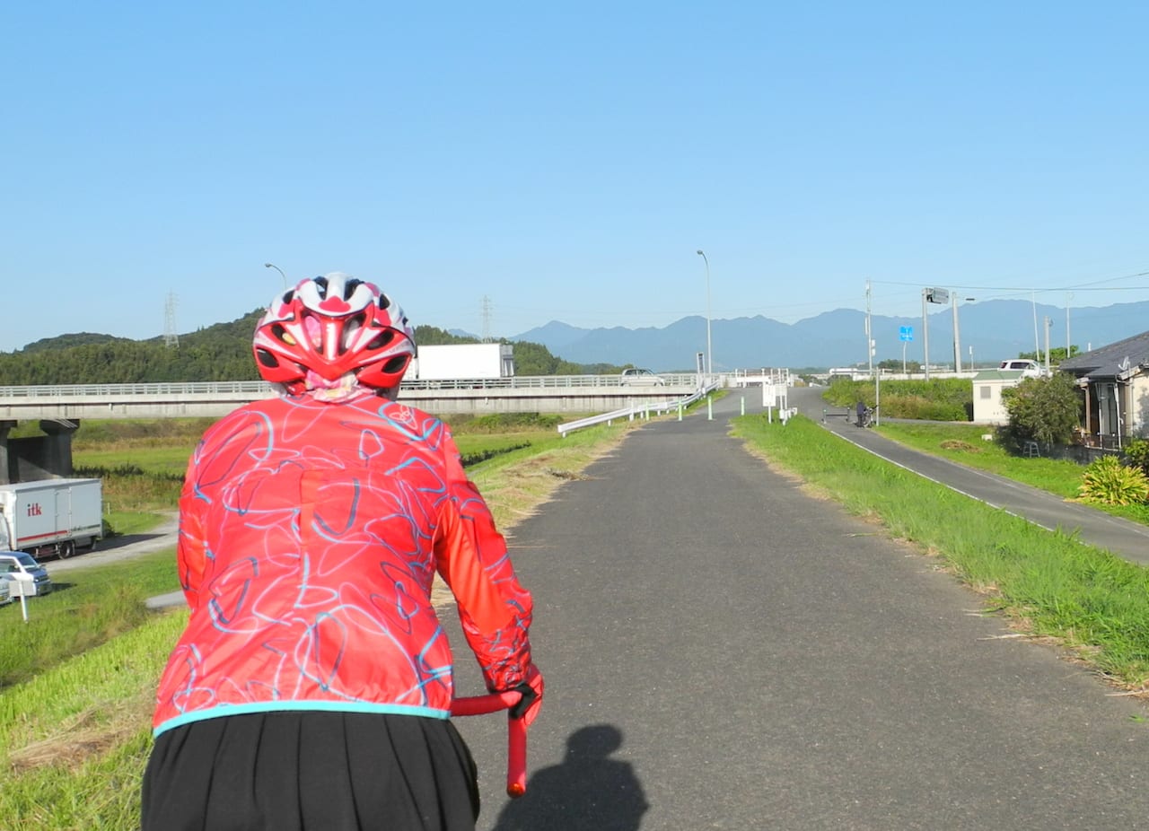 自転車の前に来てすぐ左折