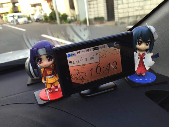 諏訪姫シリーズ第二弾 小松姫フィギュアを車に飾るヽ ノ ひあたり良好