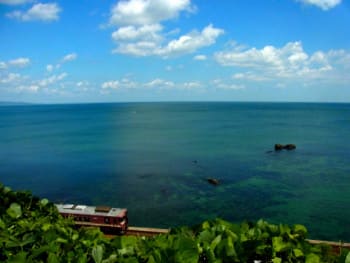 こんな風に海が見える日は稀です あした天気になあれ