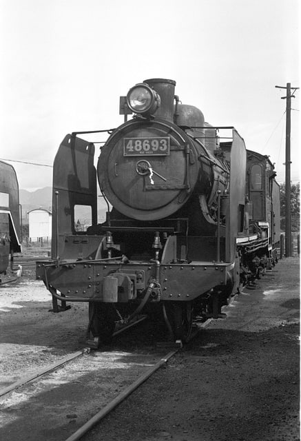 【激レア】昭和レトロ　鉄道写真集 白黒蒸気機関車 v062, 梅小路蒸気機関車館 （1976年）｜ひろやん