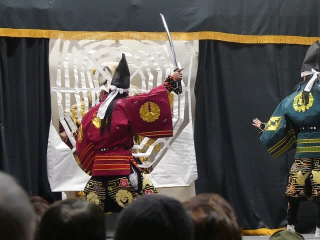 石見神楽「土蜘蛛」 (岡山県笠岡市用之江・城見小学校) - しろ 石見神楽「土蜘蛛」 (岡山県笠岡市用之江・城見小学校) - しろ