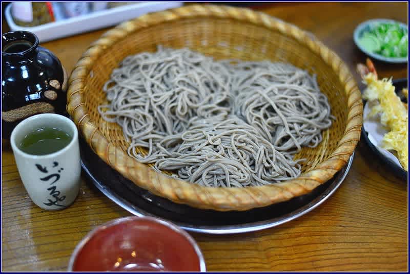 出流山満願寺近くの蕎麦店 いづるや カメラの向こうに自然が見える