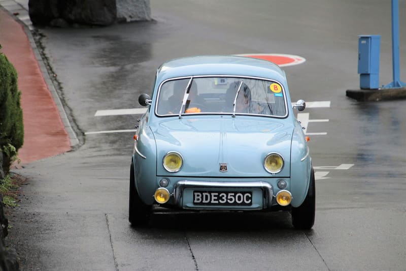 可愛らしいルノーの旧車 ハイブリッドな生活 旧ルノーな生活