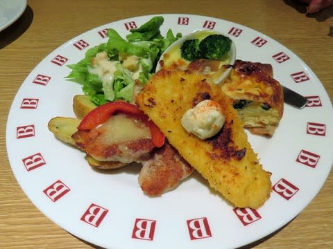 パン食べ放題の バケット ランチ 私の小さな部屋